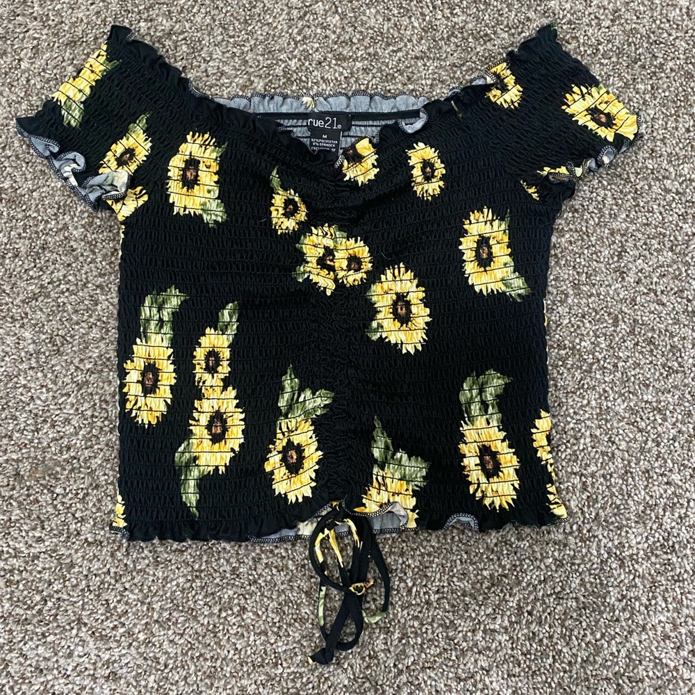Medium Rue21 Black Sunflower Off the Shoulder Tanktop